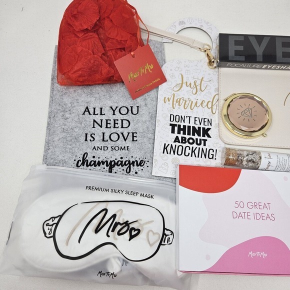 Miss‎ To Mrs Lot Of 12 Wedding Honeymoon Makeup Sleep Mask Clutch Keychain Date - Picture 8 of 8